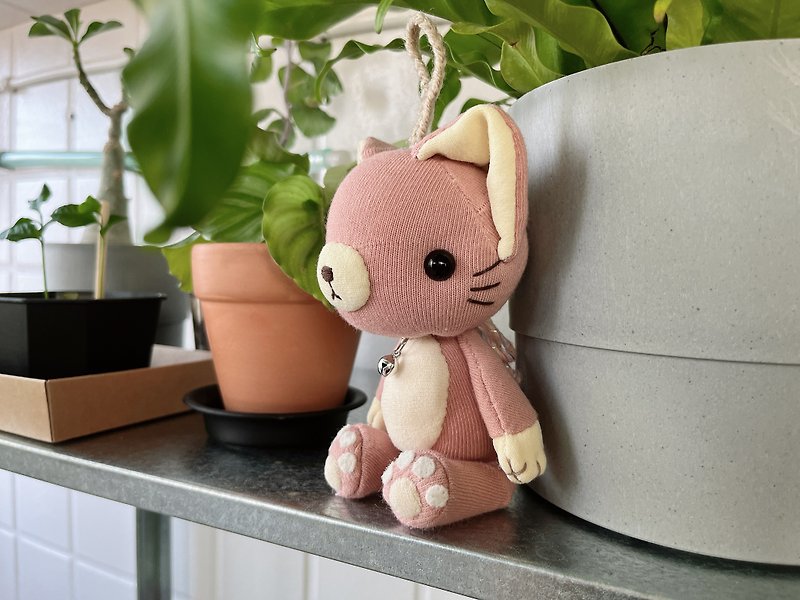 草莓奶油色猫猫 手工娃娃 手作袜袜 - 玩偶/公仔 - 聚酯纤维 粉红色