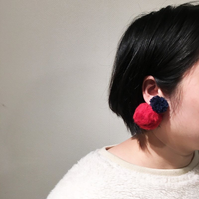 おだんごイヤリング - 耳环/耳夹 - 棉．麻 红色
