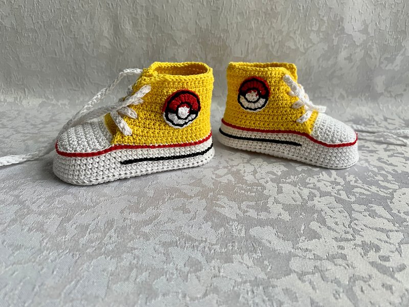 Pokemon baby booties Crochet converse baby shoes baby socks handmade shoes - 婴儿鞋 - 棉．麻 黄色