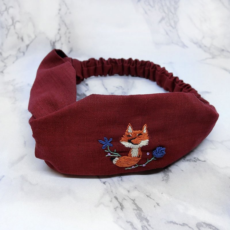 【壳艺品】狐狸与玫瑰100%纯手作刺绣发带 - 发带/发箍 - 棉．麻 红色