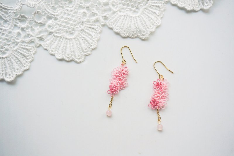 传统手工梭织蕾丝耳环 - 粉红。针式/夹式 - 耳环/耳夹 - 棉．麻 粉红色