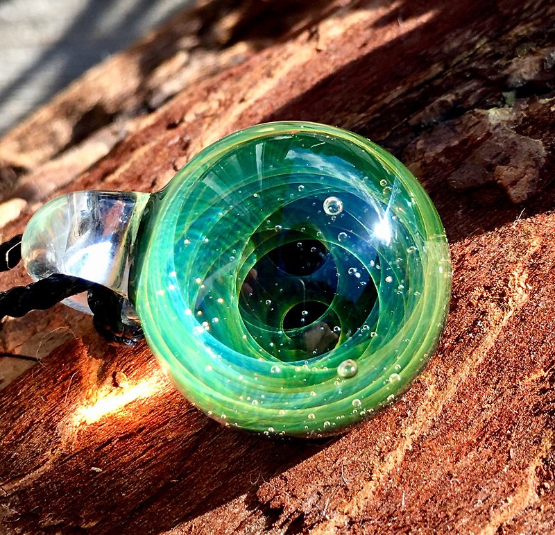 boroccus 宇宙感　スパイラル渦模様　ガラスペンダント - 项链 - 玻璃 绿色