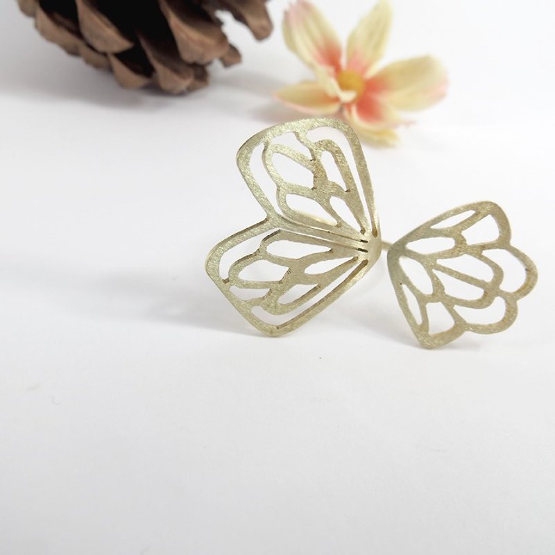 Butterfly wings small ring by WABY SHOP - 戒指 - 其他金属 橘色