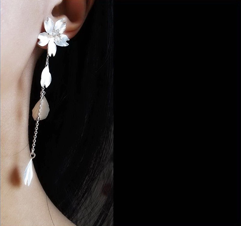 樱花系列│樱花纯银耳环+花瓣(长链不对称)| SAKURA - 耳环/耳夹 - 纯银 银色