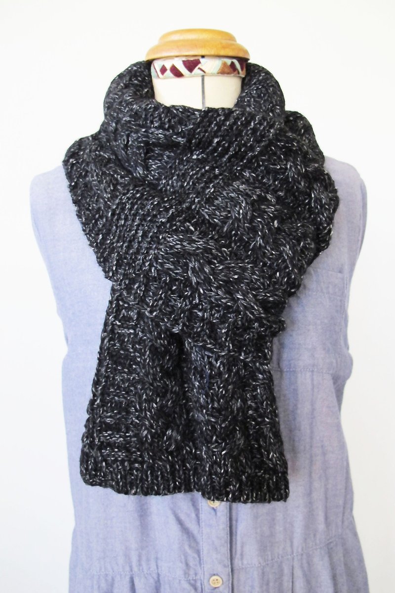 Lan毛线围巾(黑白点色) - 围巾/披肩 - 聚酯纤维 黑色