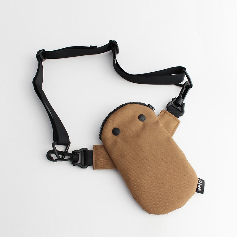 The creature iPhone case　Small bag　Mame-sagari　Light brown - 侧背包/斜挎包 - 聚酯纤维 咖啡色