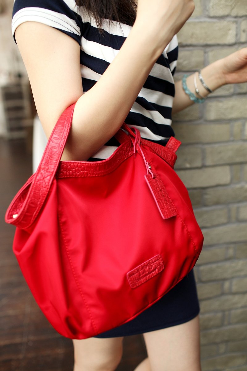 FUGUE Origin 轻盈时尚-牛皮MIX尼龙吊牌包-玫瑰红 - 手提包/手提袋 - 防水材质 红色