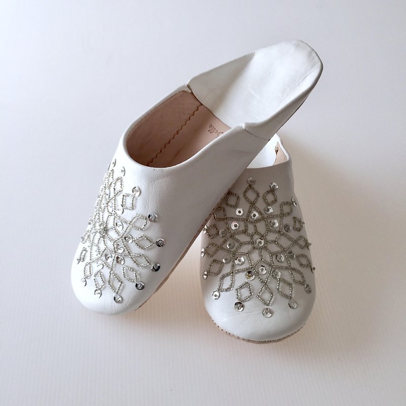 Babouche Slipper/拖鞋/ 綺麗な刺繍バブーシュ　ノアラ　白　（スリッパ） - 其他 - 真皮 白色