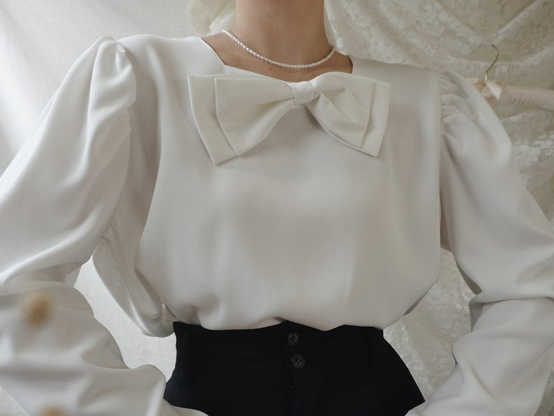 复古灰白色蝴蝶结长袖衬衫 - 女装上衣 - 聚酯纤维 白色
