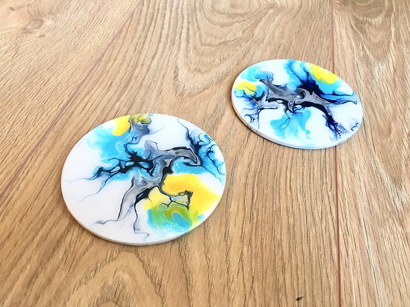 Hand Painted with Resin finished Wood Coaster, Home Gift, Functional Art - 杯垫 - 木头 蓝色