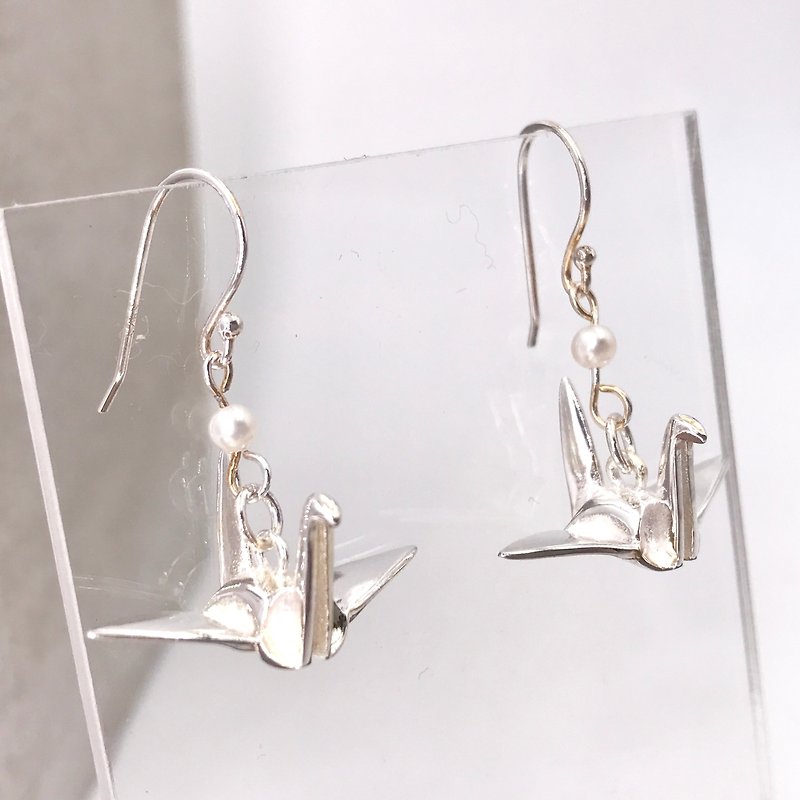 纯银 纸折鹤  S925 淡水珍珠 防敏感耳环 - 耳环/耳夹 - 其他金属 银色
