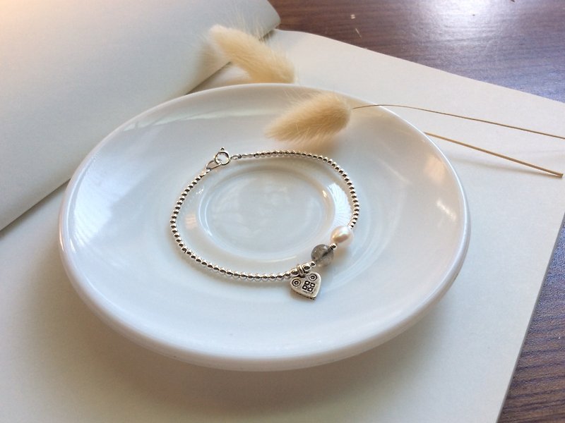 Ops Pearl silver bracelet- 小珍珠/纯银/极简/拉长石/浪漫/天然石/爱心/手工手链 - 手链/手环 - 其他金属 灰色