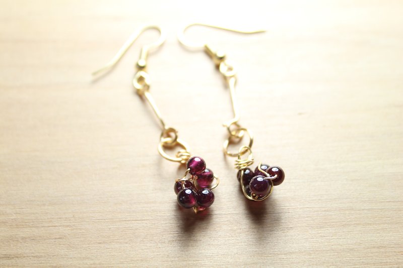金属线石榴石耳环 可做夹式 满满果串 - 耳环/耳夹 - 半宝石 红色