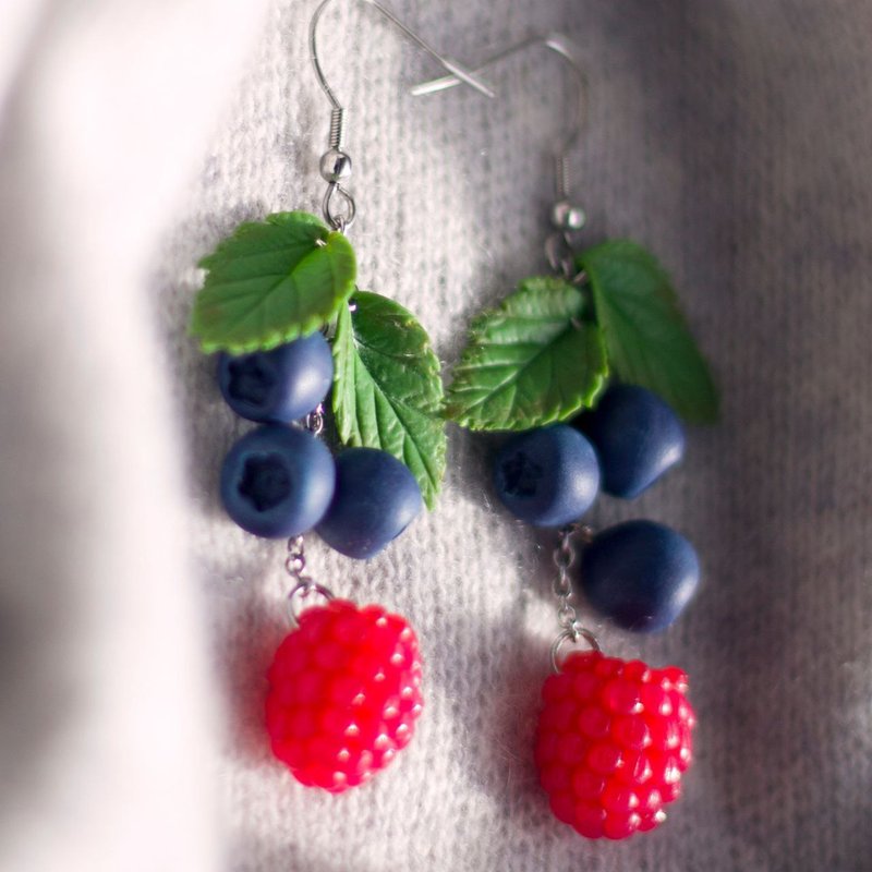 Blueberry raspberry polymer clay earrings, fruit earrings, berry earrings - 耳环/耳夹 - 防水材质 