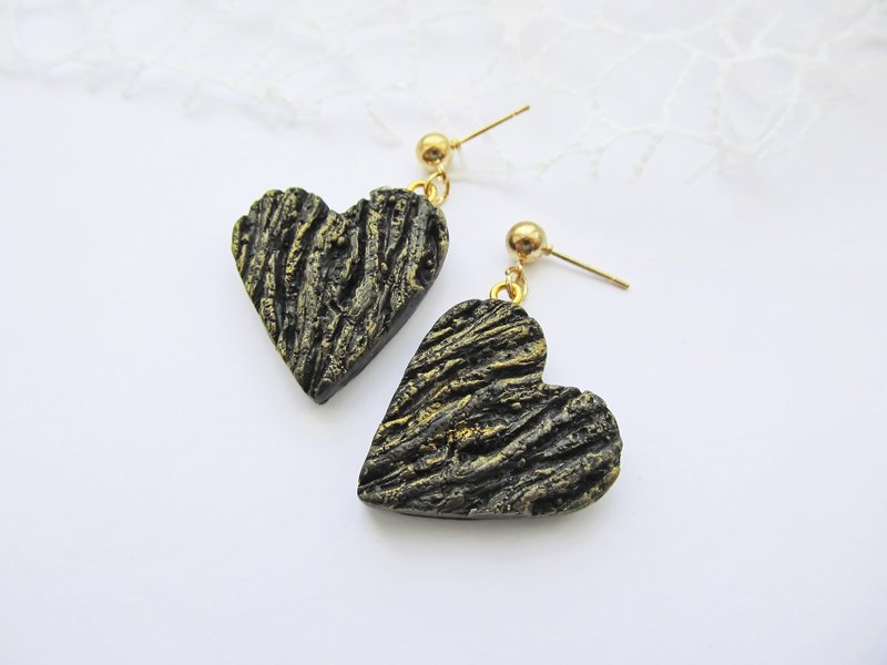 Stud earrings heart Dangling heart earrings polymer clay Black and gold heart - 耳环/耳夹 - 粘土 金色