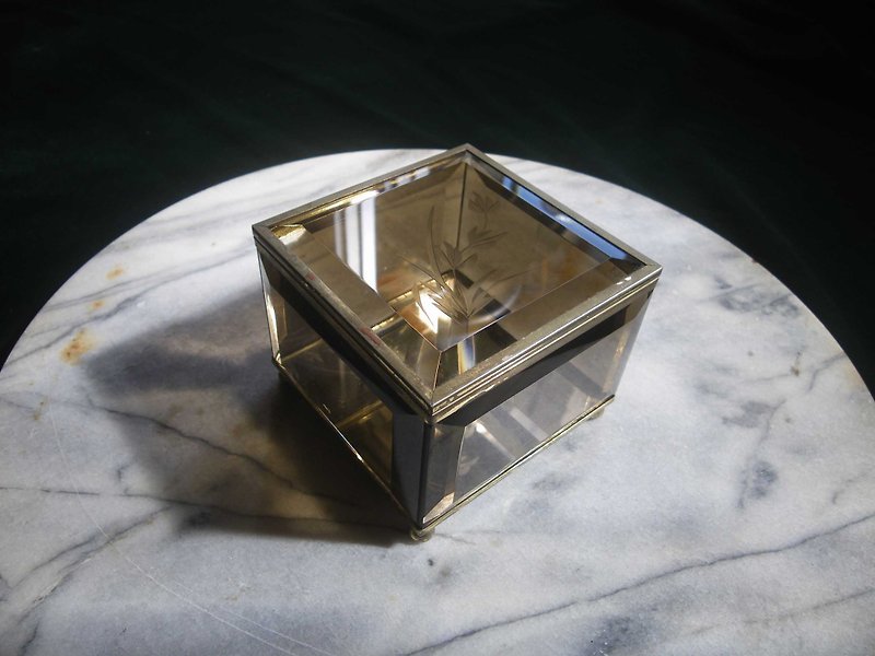 【老时光 OLD-TIME】早期日本雕刻黑玻璃珠宝盒 - 收纳用品 - 其他材质 