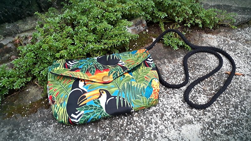 AMIN'S SHINY WORLD手工订制夏日热带雨林鸟群海鸥盖铜扣肩包 - 侧背包/斜挎包 - 棉．麻 多色
