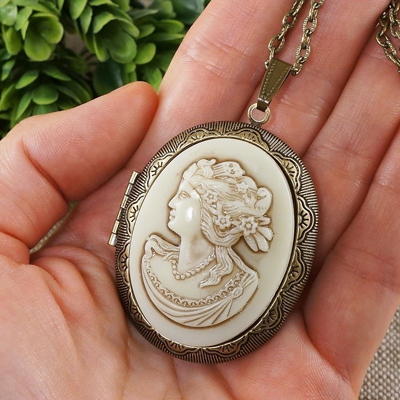 Glass Lady Girl Cameo Locket Necklace Beige Ivory Victorian Necklace Jewelry