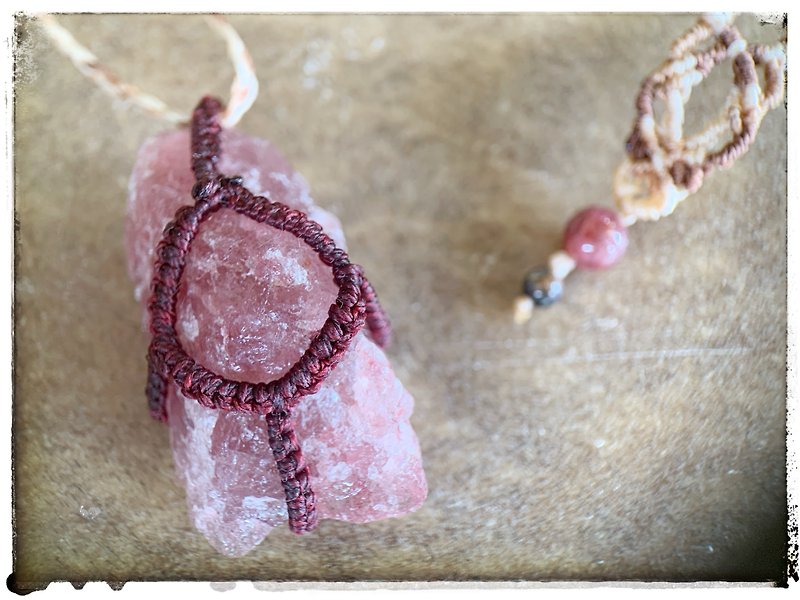 Strawberry quartz草莓晶南美蜡线编织项链 - 项链 - 半宝石 粉红色