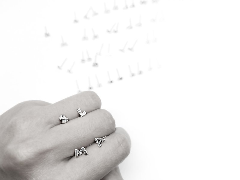 S Lee-925银 手作 趣味木头系列-26个字母耳针/耳环 - 耳环/耳夹 - 纯银 
