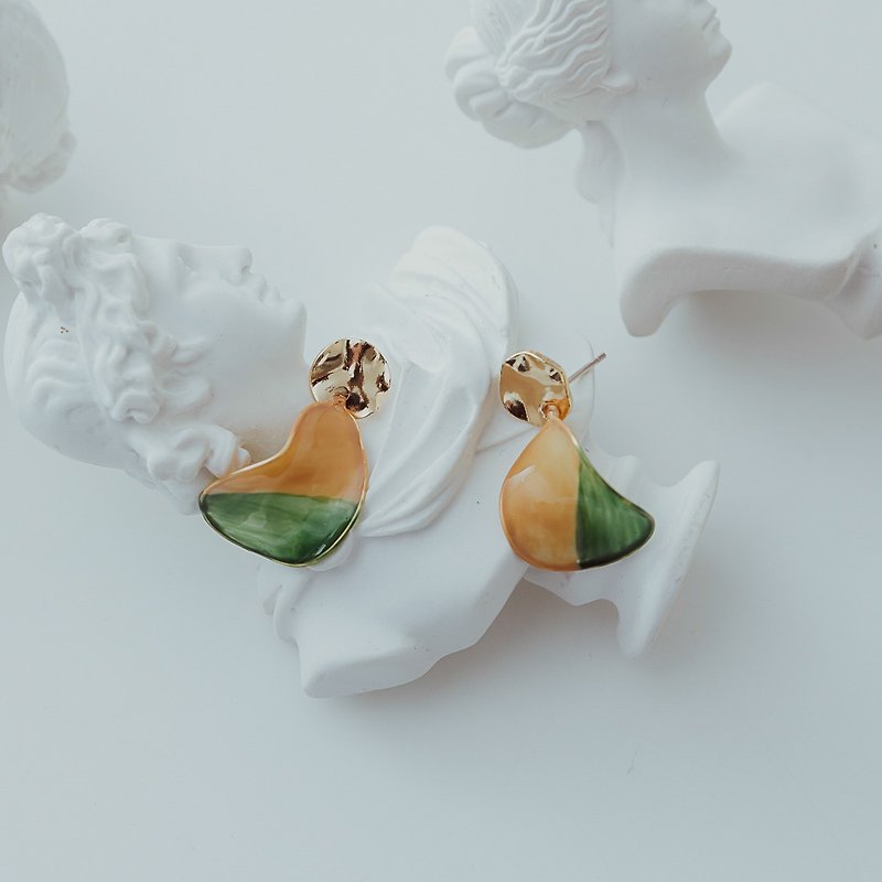 【自我-祖母绿】贴耳式耳环 | 水晶花饰品 - 耳环/耳夹 - 树脂 绿色