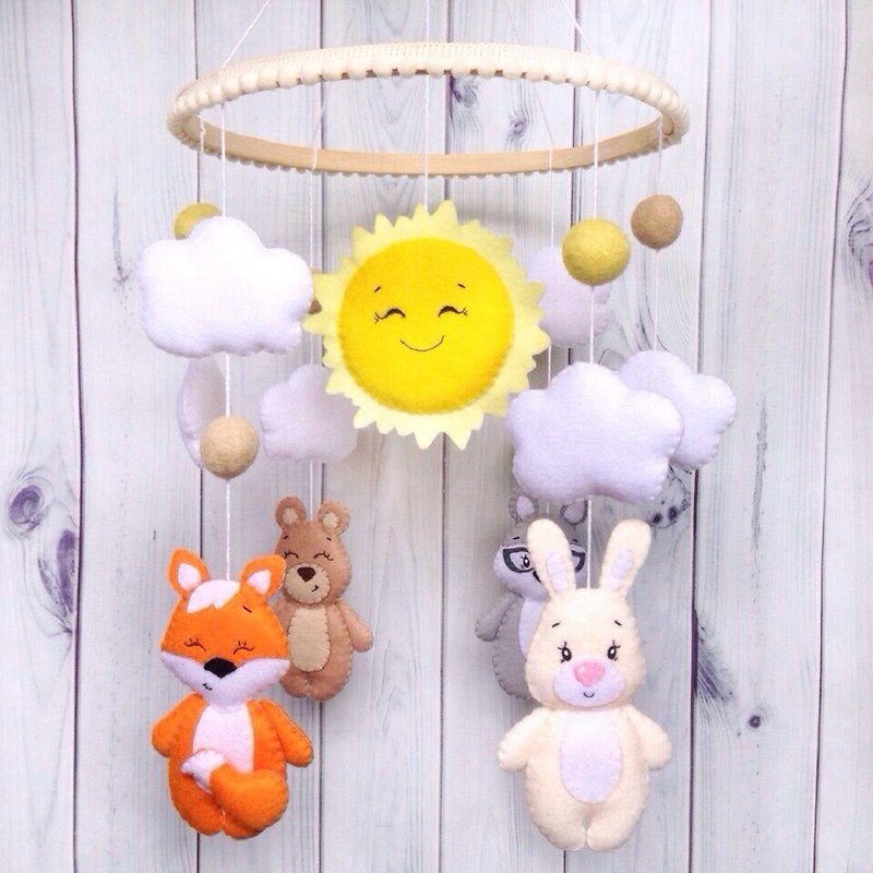 婴儿床婴儿玩具吊坠森林毛毡动物浣熊、兔子、狐狸、熊、太阳
