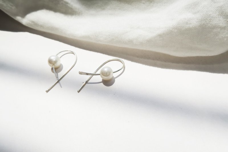 925纯银 光轨 轻耳饰 珍珠耳环 一对 - 耳环/耳夹 - 纯银 白色