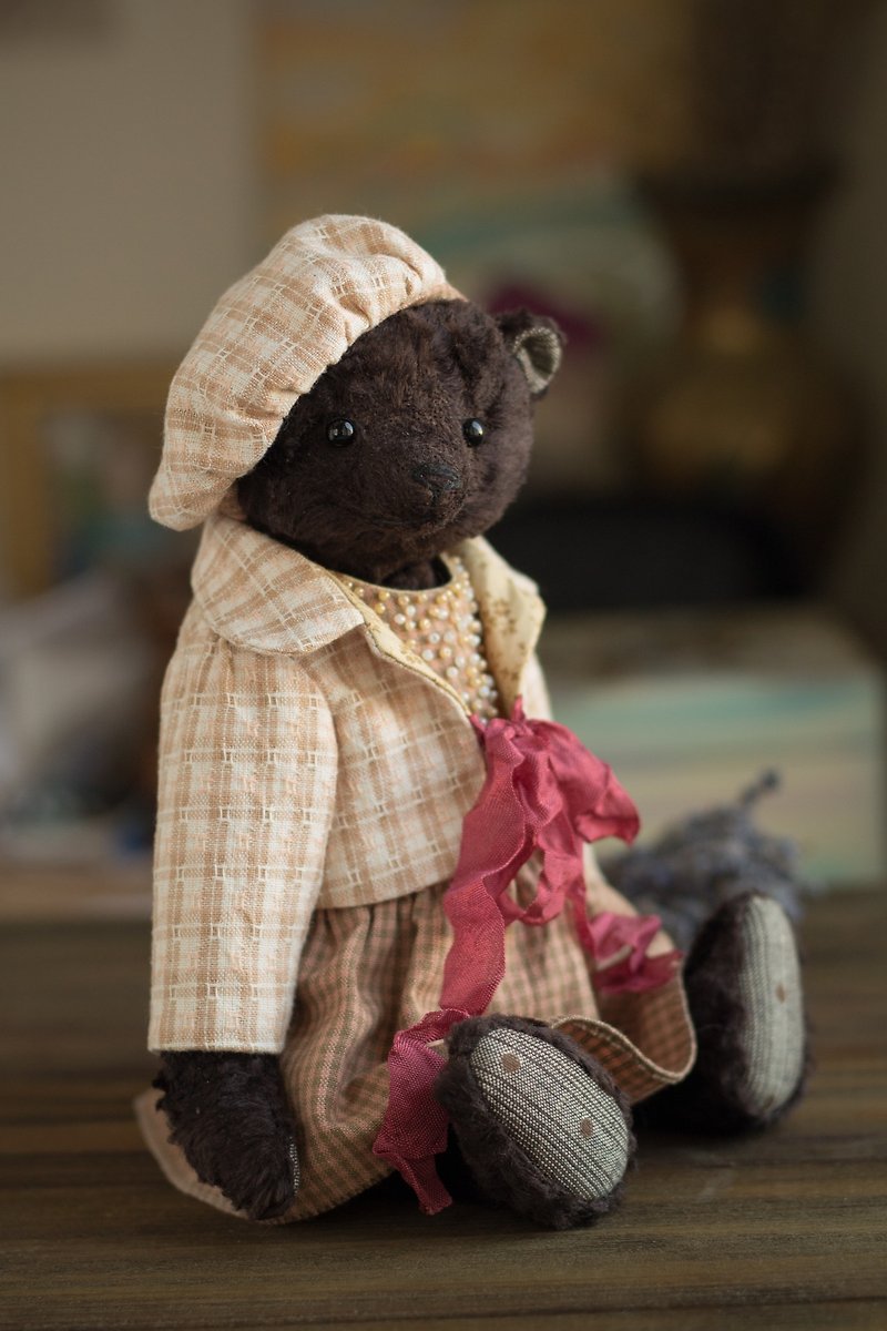 艺术家棕泰迪熊 25 厘米复古法式风格，搭配连身裙和贝雷帽 - 玩偶/公仔 - 其他材质 咖啡色