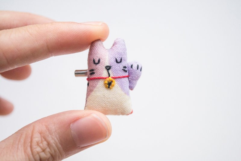 招財貓胸針 fortune cat mini brooch pin - 胸针 - 其他材质 橘色