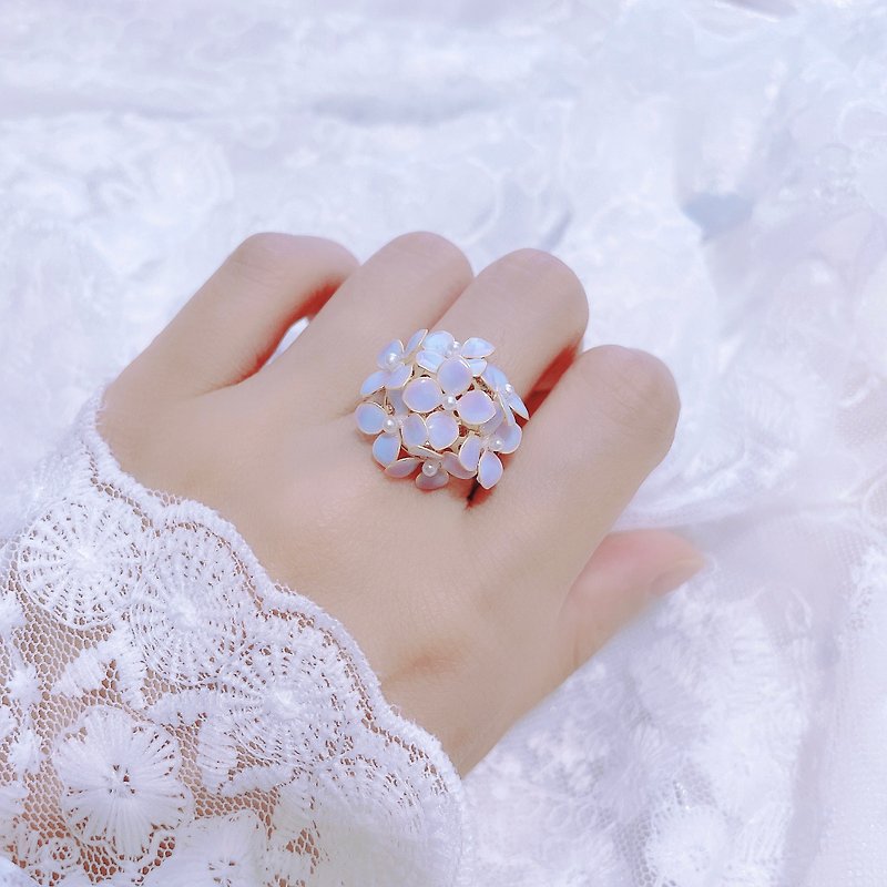 【绣球戒指】树脂水晶花戒指 - 戒指 - 树脂 