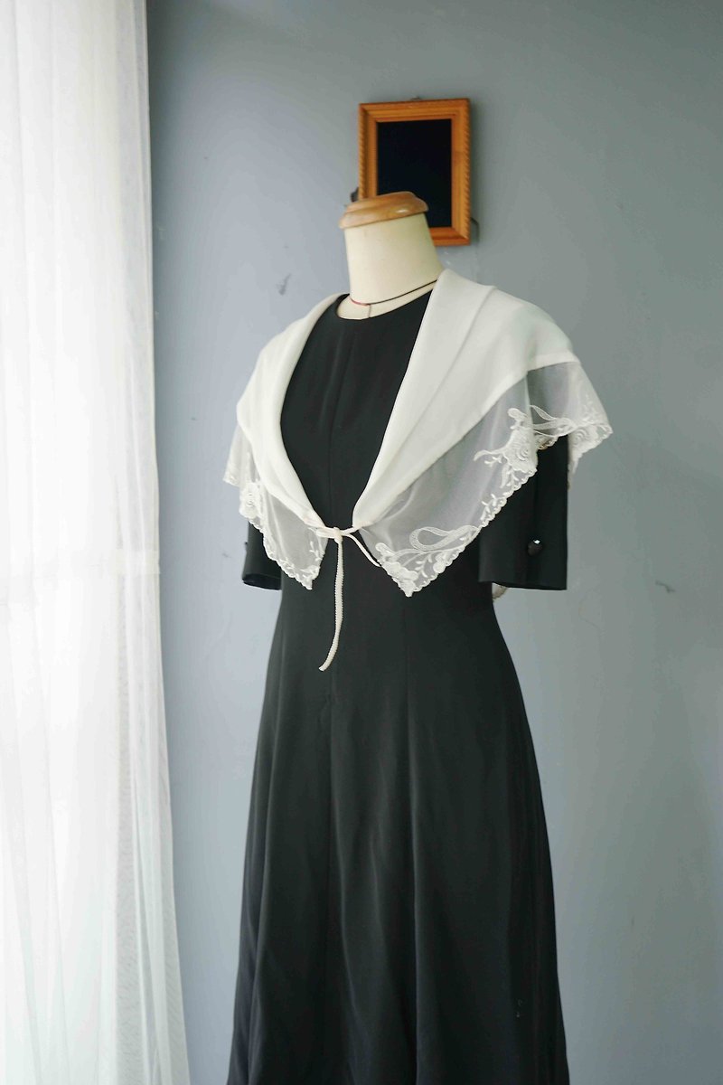 欧洲杂货-白色气质古董蕾丝雪纺三角披肩/领巾 - 丝巾 - 聚酯纤维 白色