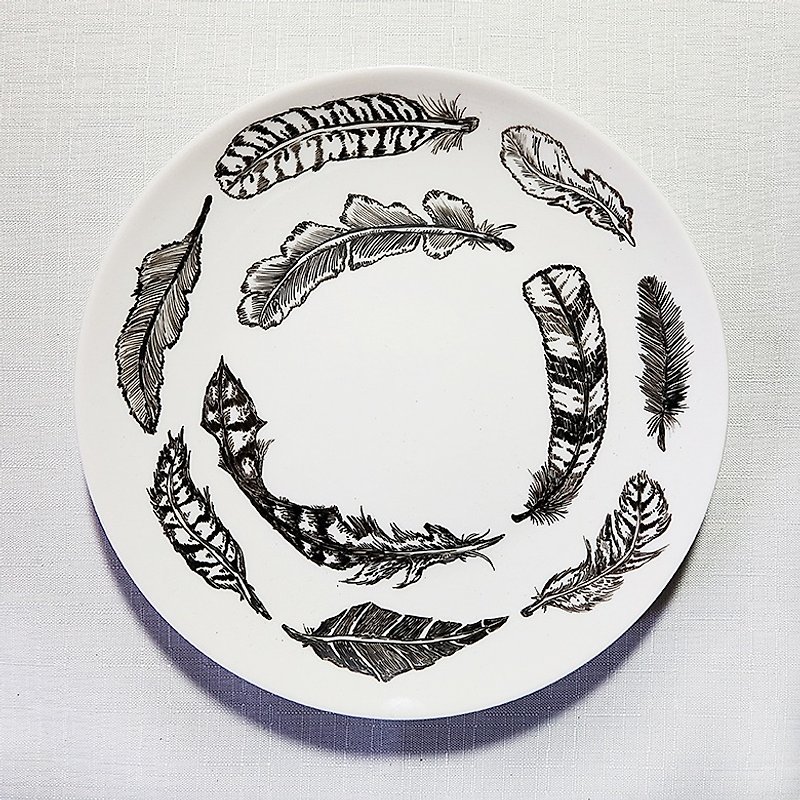 疗愈陶瓷手绘盘 - 华丽羽毛(18cm) - 浅碟/小碟子 - 瓷 白色