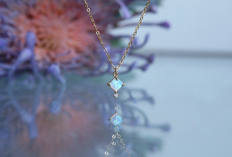 【14KGF】Tiny CZ White Opal Elegant Necklace - 项链 - 玻璃 金色