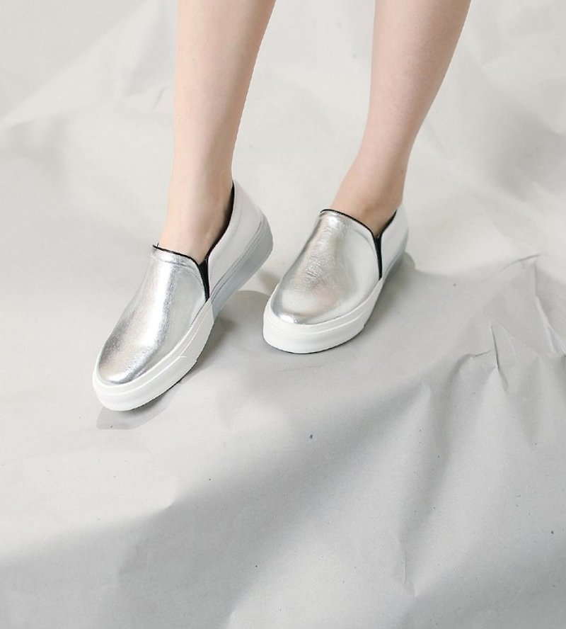 【 展示品出清 】特殊切面拼色结构 厚底真皮休闲鞋 银白 - 女款长靴 - 真皮 银色
