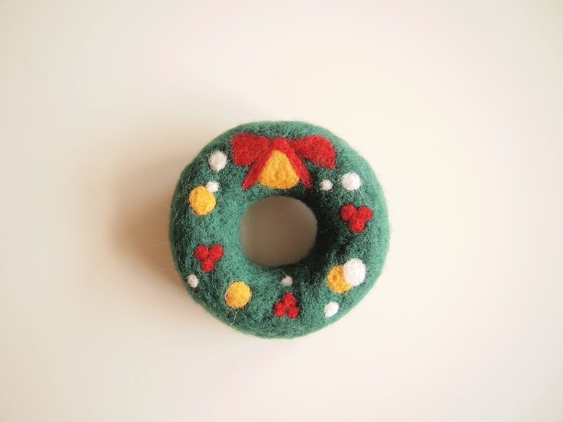 【11~12月限定】 圣诞甜甜圈 羊毛毡别针 磁铁 钥匙圈 吊饰 - 胸针 - 羊毛 绿色