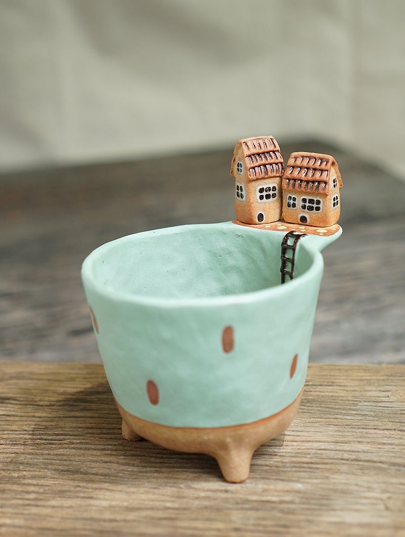 Plant pot with a houses,two tone,cactus,ceramics,pottery,handmade - 花瓶/陶器 - 陶 多色