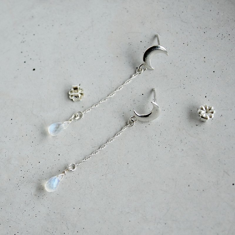 雫月 - 气质水滴蓝晕月光石925纯银耳环 可转硅胶耳夹 - 耳环/耳夹 - 宝石 白色