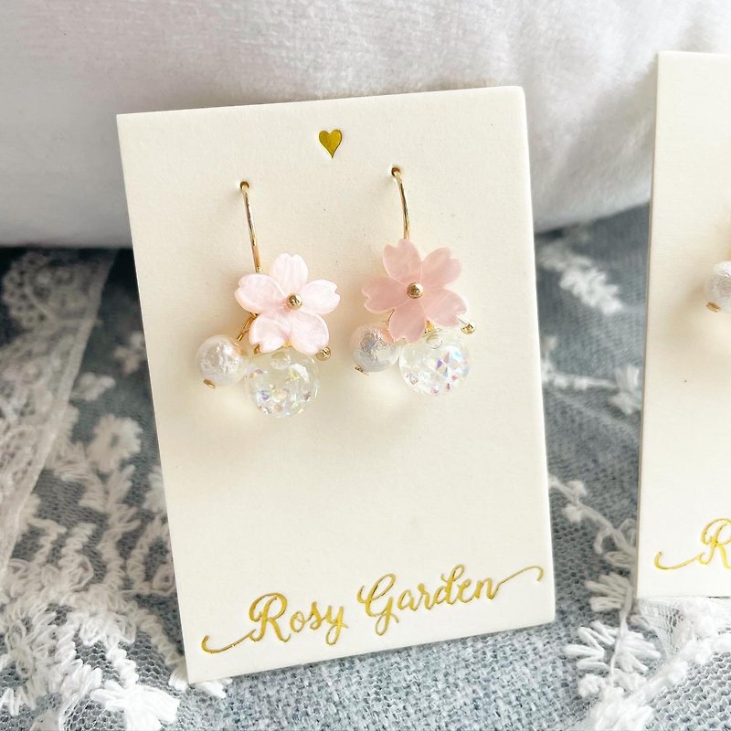 Rosy Garden 小清新樱花 流沙水晶球耳环 可换耳夹 - 耳环/耳夹 - 玻璃 粉红色