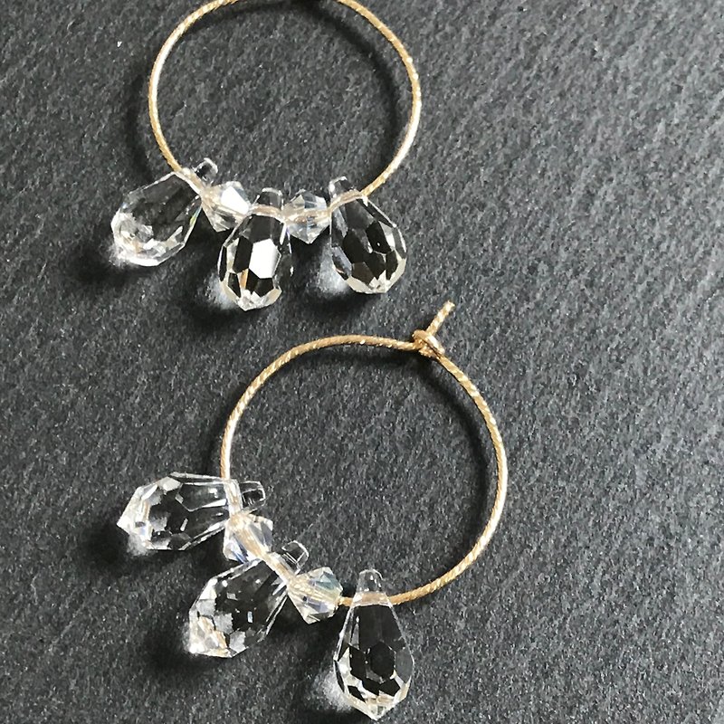 Swarovski crystal 14kgf hoop earring - 耳环/耳夹 - 贵金属 金色