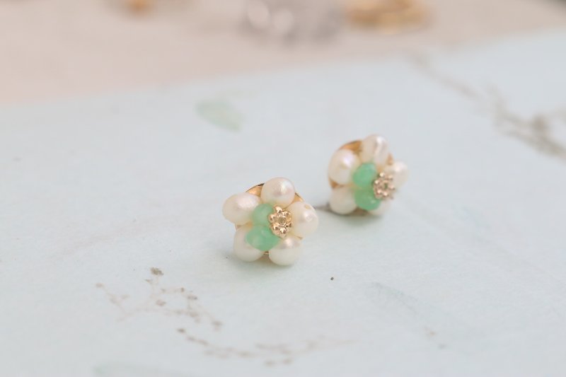 绿玉髓 天然珍珠 耳环 1026（花） - 耳环/耳夹 - 宝石 绿色