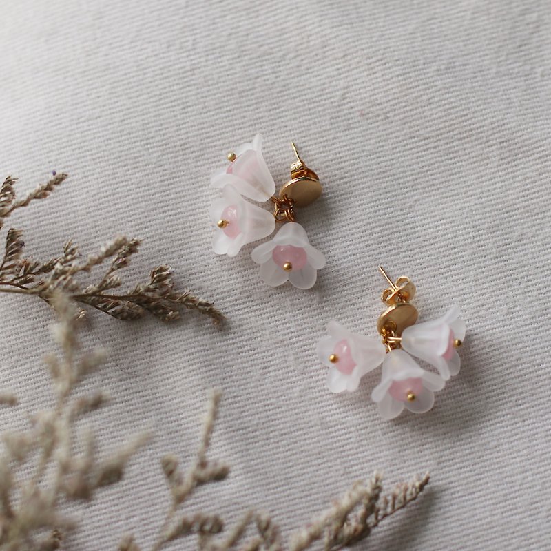 Petite Fleur in Rose Quartz | Flower Earrings / Stainless Steel - 耳环/耳夹 - 压克力 银色