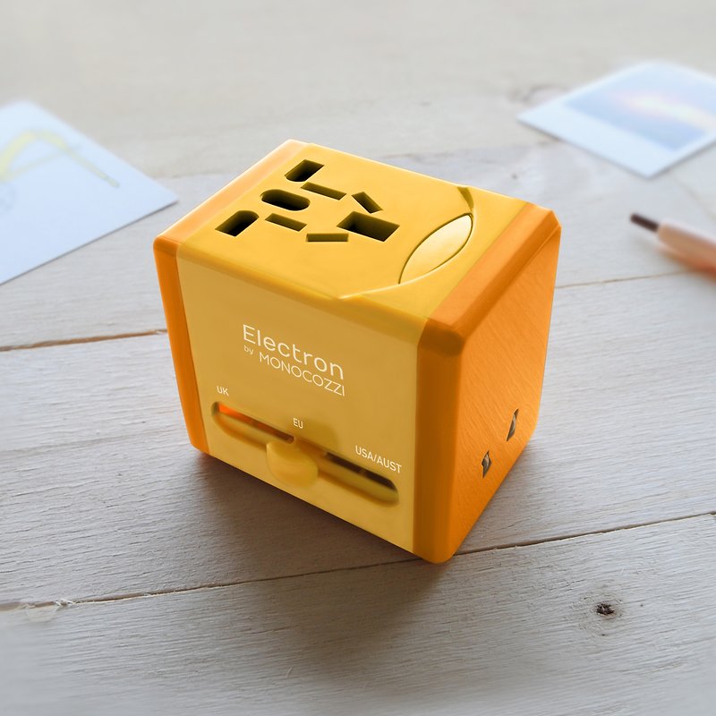 SMIGHTY | 全球通用旅行转换器内置2.1A双USB充电 - 黄色 - 其他 - 塑料 黄色