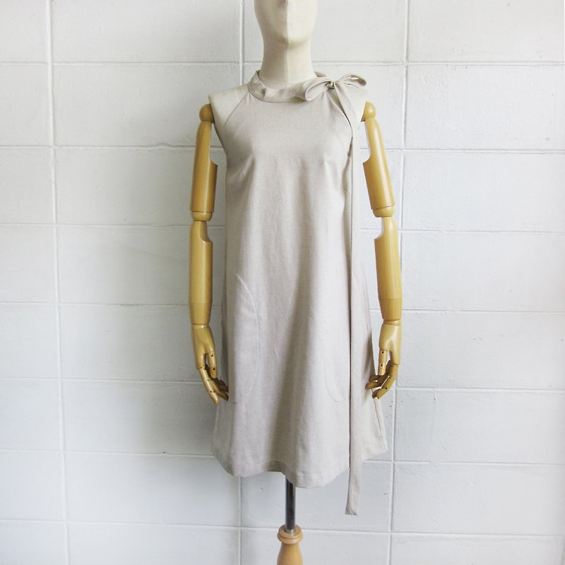 Linen-Cotton Blend Stand Collar with Bow Sleeveless Dresses - 洋装/连衣裙 - 纸 灰色