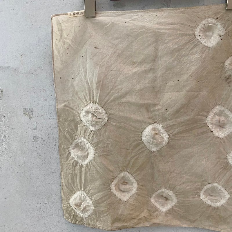 【ZhiZhiRen】天然植物染方巾 | 手帕-包装巾-五倍子手染