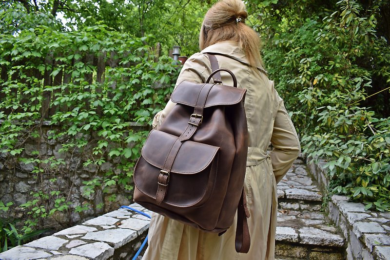 Waxed Leather Backpack Handmade of Full Grain Leather Extra Large Size - 后背包/双肩包 - 真皮 咖啡色