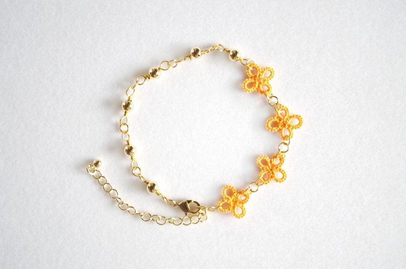 Tatting lace floret and gold bead bracelet