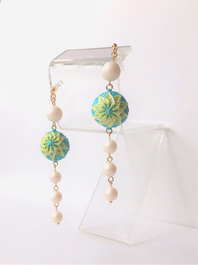 tachibanaya Japanese TEMARI earrings pearl 日本的傳統工藝 手鞠球 刺繡 耳環 - 耳环/耳夹 - 绣线 蓝色