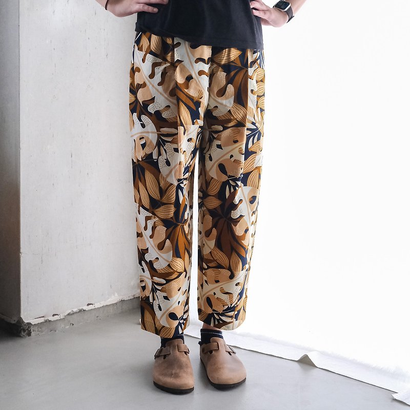 アフリカンワックスプリント　タックパンツ Autumn Seeds - 女装长裤 - 棉．麻 咖啡色