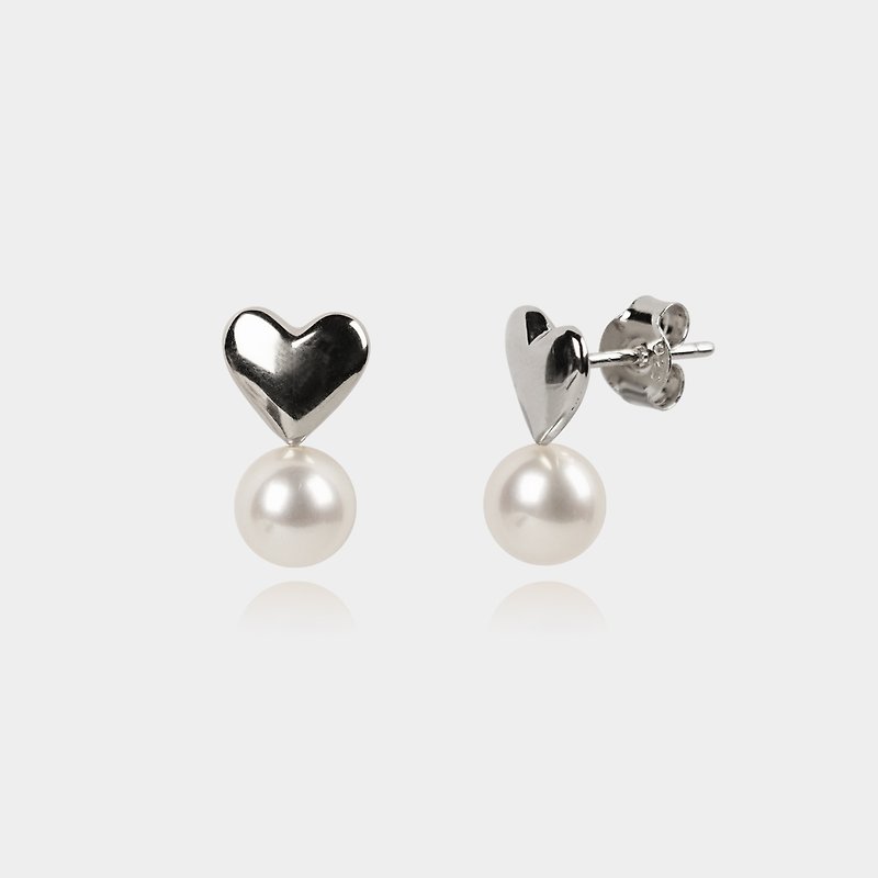LOVE HEART珍珠耳环 - 耳环/耳夹 - 纯银 银色