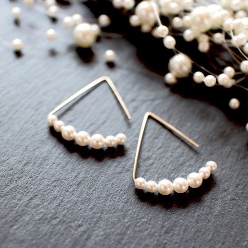 14kgf Swarovski Pearl Waltz pierced earrings - 耳环/耳夹 - 贵金属 白色
